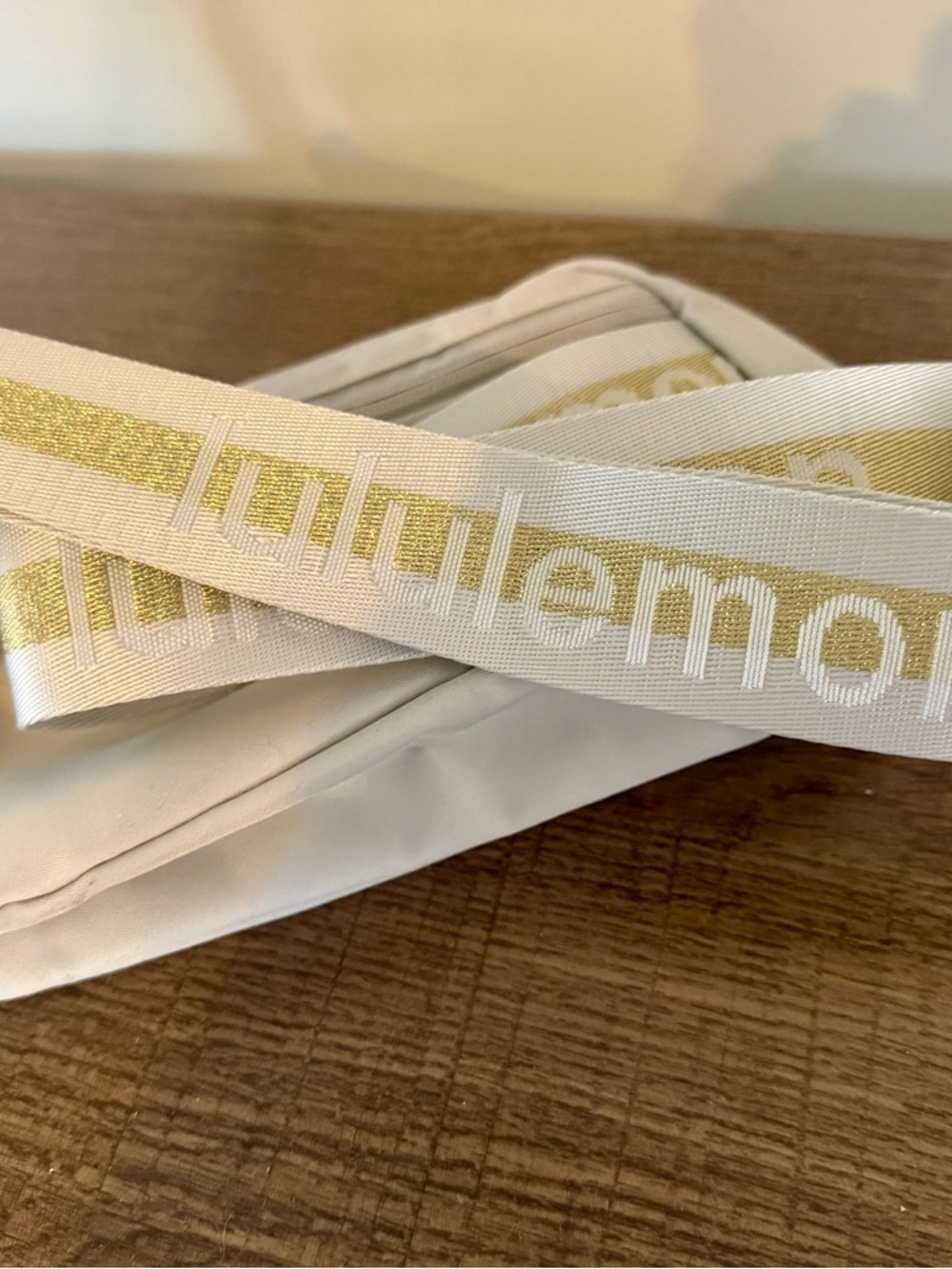 lululemon athletica Cream Crossbody Bag with Gold Logo Strap - Picture 4 of 4